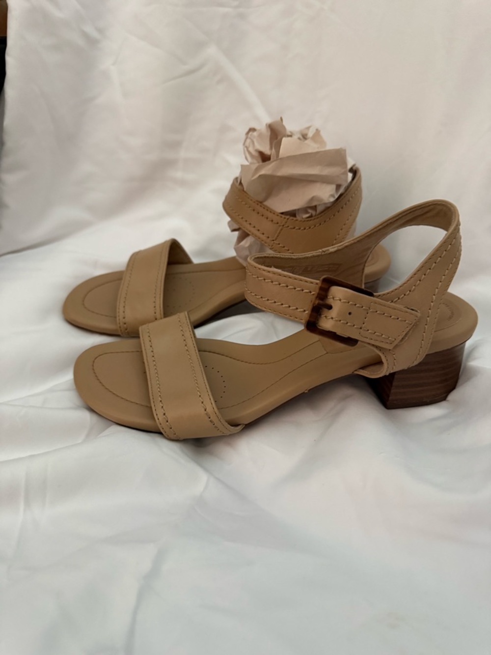 Clark’s Collection Women's Desirae Coast Ankle-Strap Sandals Low Heel Tan Size 9 - Picture 3 of 6